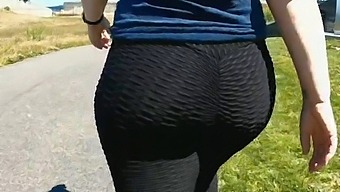 Close Up Of A Mature Mom'S Big Butt In Public